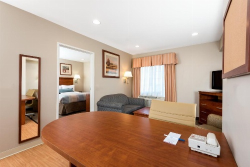 Candlewood Suites LAX Hawthorne image 9