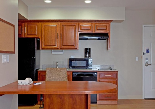Candlewood Suites LAX Hawthorne image 10